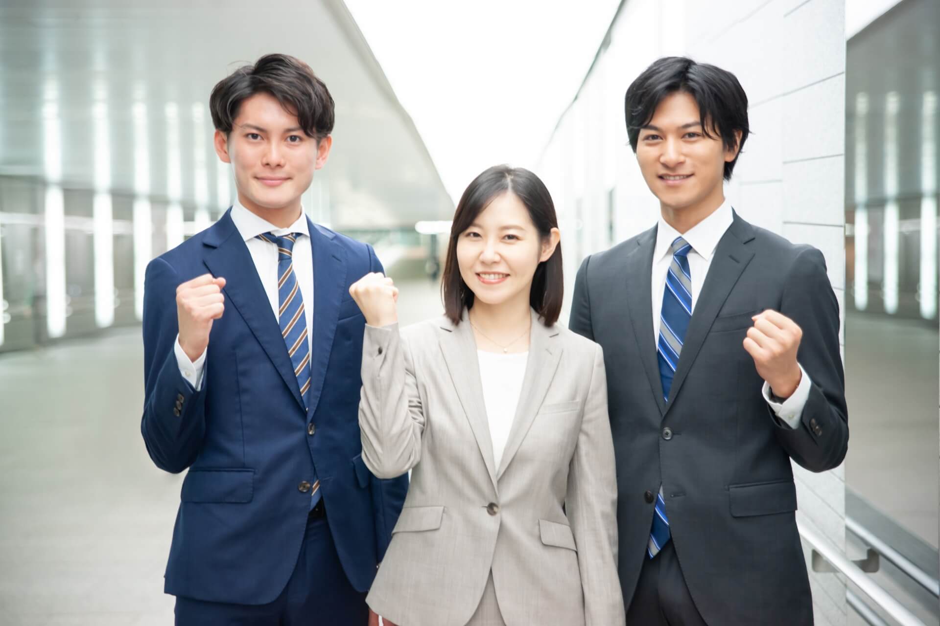 成功を目指して団結するビジネスチーム